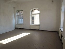 Nieruchomoci Bielsko-Biaa Do wynajcia lokal uytkowy w cisym centrum, 1 pitro, due okna