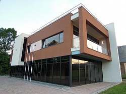 Nieruchomoci Bielsko-Biaa Atrakcyjny lokal z parkingiem