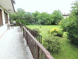 Nieruchomoci Bielsko-Biaa SUPER OFERTA! Do sprzedania 1/2 domu z oddzieln dziak budowlan 759m2, przestronnne mieszkanie na parterze z duzym tarasem, garaem, piwnicami, 