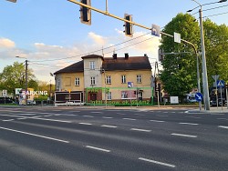 Nieruchomoci Bielsko-Biaa Lokal na parterze z parkingiem - moliwa adaptacja pod potrzeby Najemcy. Budynek bdzie remontowany.