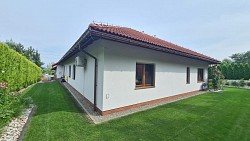 Nieruchomoci Bielsko-Biaa  Dom z piknym ogrodem w malowniczej okolicy 