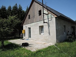 Nieruchomoci Bielsko-Biaa Do sprzedania nieduy parterowy dom 2 pkojowy, z budynkiem gospodarczym, garaem oraz strychem do adaptacji