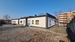 Nieruchomo�ci Bielsko-Bia�a Lokal na parterze idealny pod dzia�no�� biurow�, us�ugow�. 