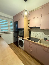 Nieruchomo�ci Bielsko-Bia�a Przestronne mieszkanie z balkonem. Bardzo dobra lokalizacja.