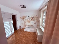 Nieruchomo�ci Bielsko-Bia�a Przestronne mieszkanie z balkonem. Bardzo dobra lokalizacja.