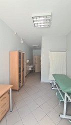 Nieruchomo�ci Bielsko-Bia�a Lokal na parterze idealny pod dzia�no�� biurow�, us�ugow�. 