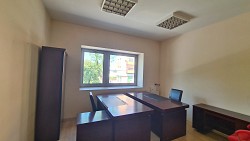 Nieruchomo�ci Bielsko-Bia�a Lokal na parterze idealny pod dzia�no�� biurow�, us�ugow�. 