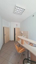 Nieruchomo�ci Bielsko-Bia�a Lokal na parterze idealny pod dzia�no�� biurow�, us�ugow�. 